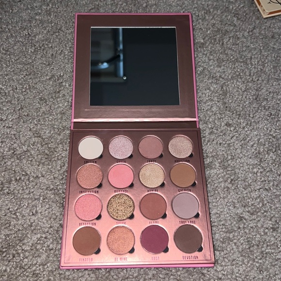 NEW Makeup Obsession Love is my Drug Palette - Picture 2 of 2